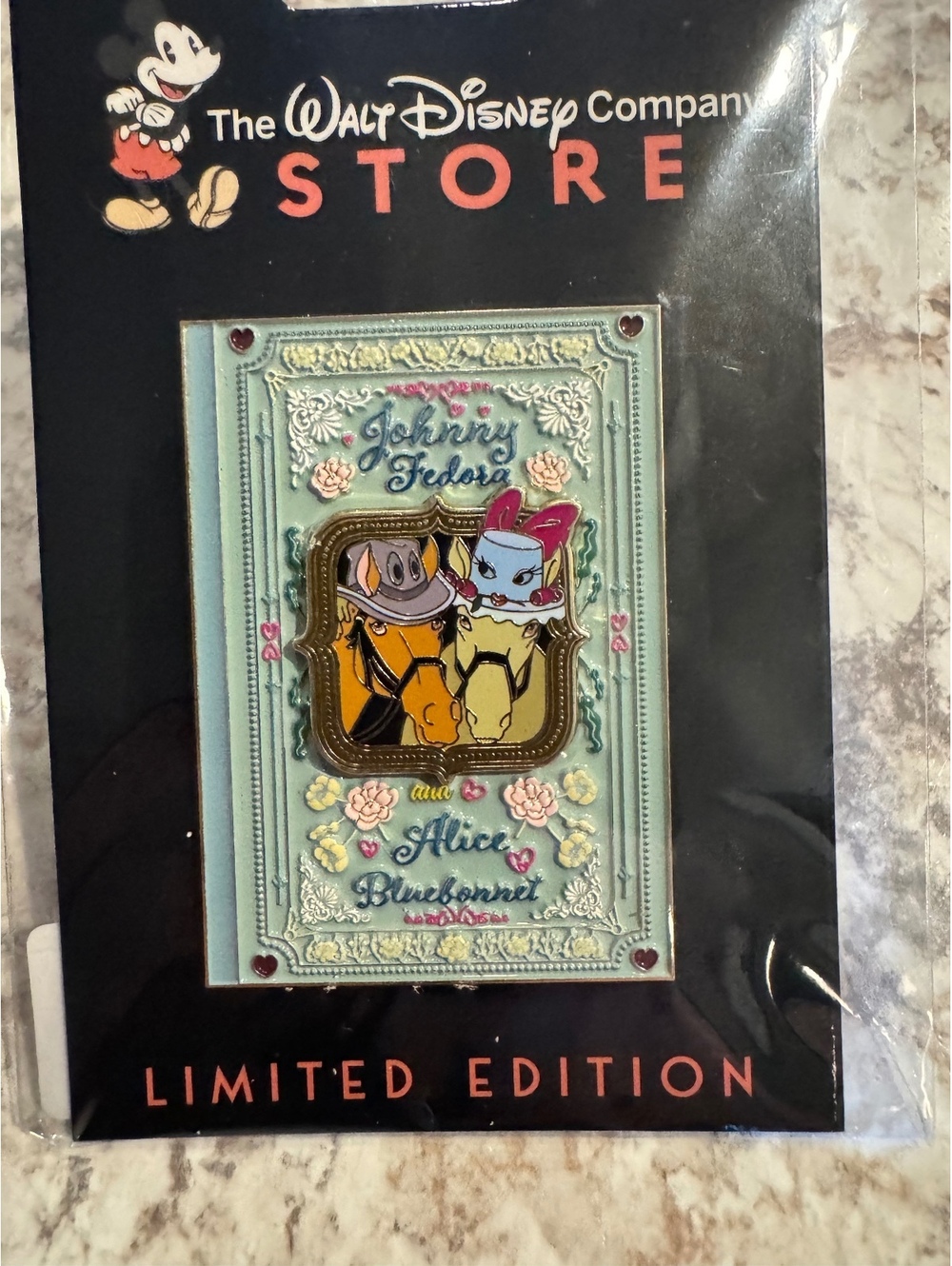 WDCS Johnny Fedora And Alice Bluebonnet Romantic Novels Series LE 300 Disney Pin